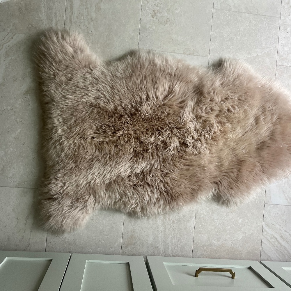 Brand new shearling /Nordic Sheepskin throw